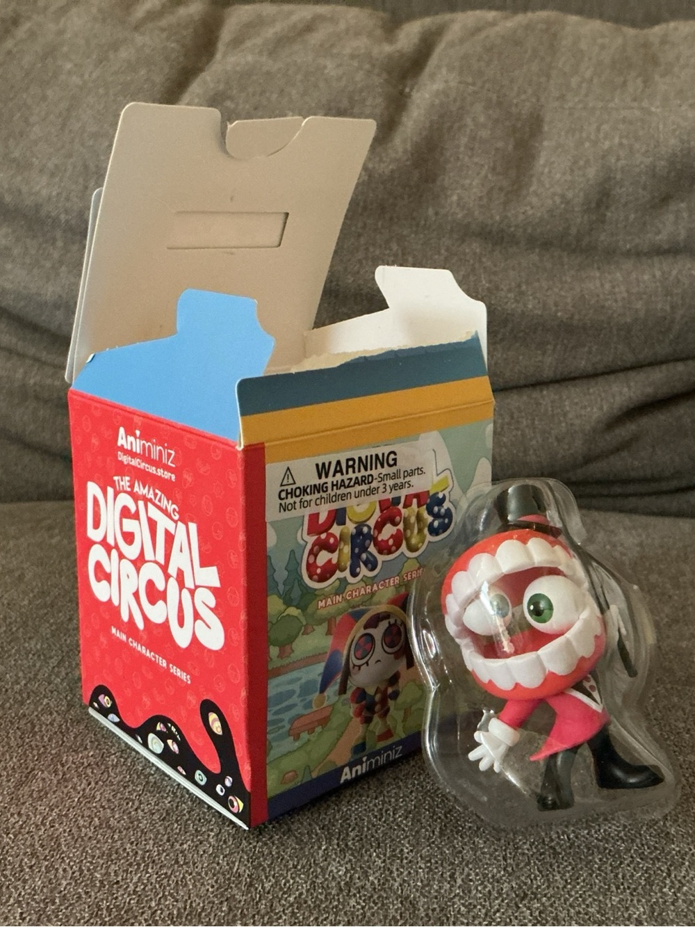 The Amazing Digital Circus Animiniz Main Characters Series Caine Figure Toy